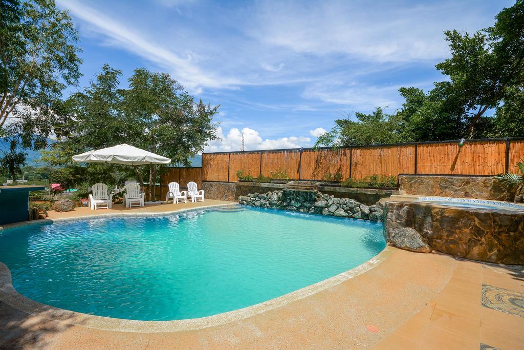 Hilltop Pool And Villa Puerto Princesa Exterior photo
