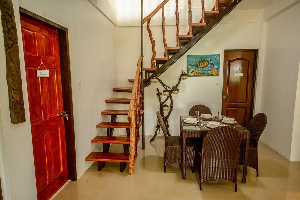 Hilltop Pool And Villa Puerto Princesa Exterior photo